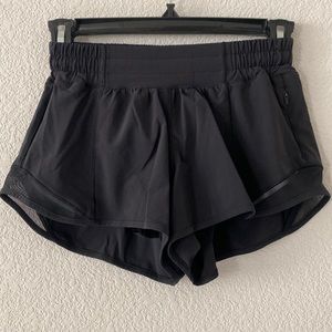 Lululemon Hotty Hot High-Rise Lined Short 2.5" - Size 2
